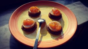 Mini muffin bicolore alla confettura di albicocca