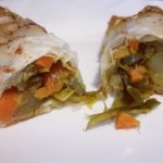 Fagottini di pasta fillo ripiene di verza, carote e patate con crema di tahina