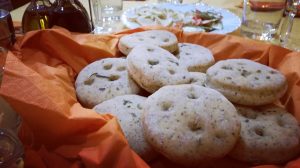 Focaccine con patate alla canapa