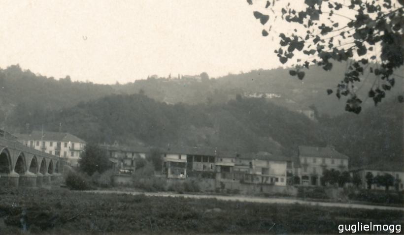 Il Ponte e la sponda destra nell'ingrandimento delle case sull'argine Il Ponte e la sponda destra nell'ingrandimento delle case sull'argine