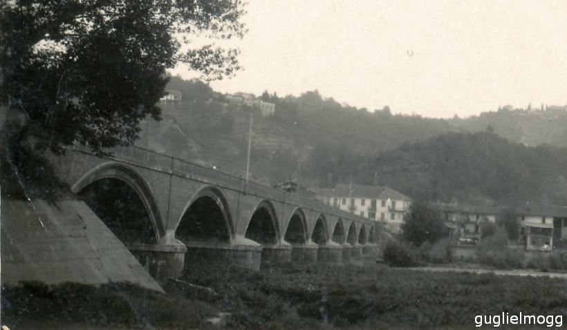 Dettaglio delle arcate del Ponte dirette verso la casa di famiglia Il Ponte e la sponda destra nel dettaglio a sinistra