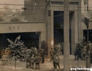 IV Fiera della Fragola: i visitatori all'ingresso